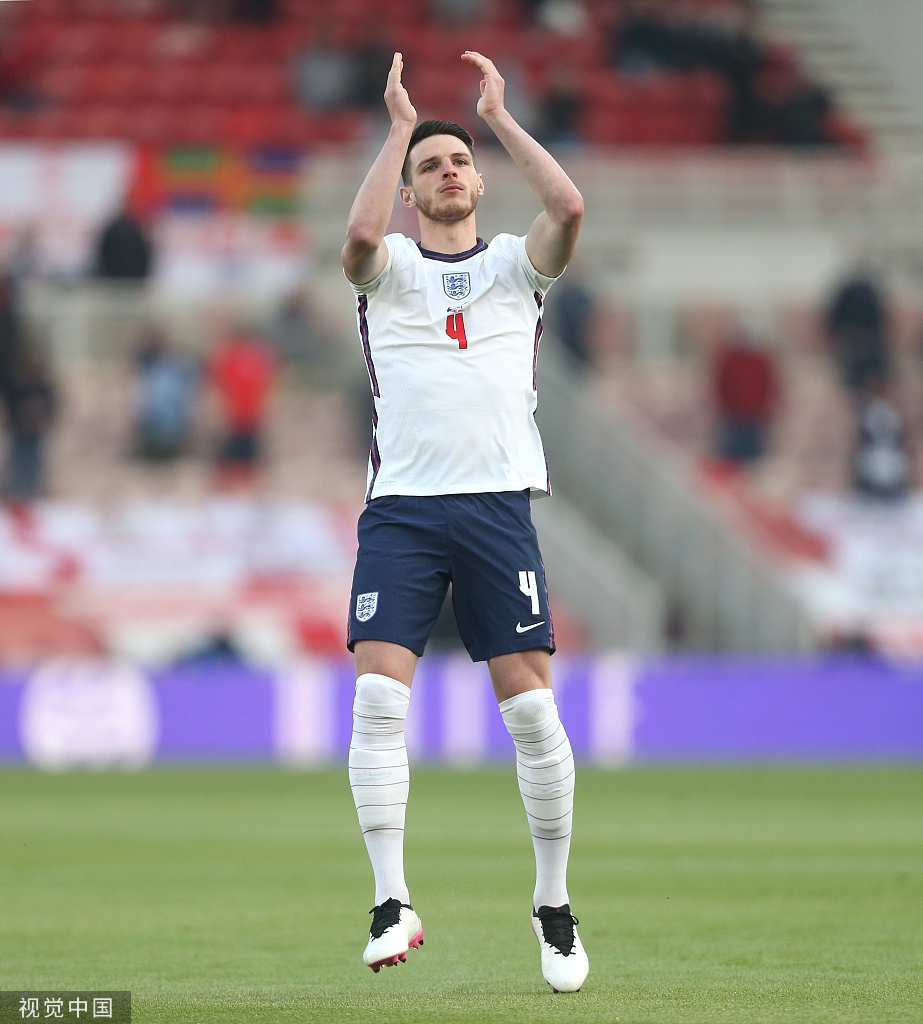 英格兰队险胜奥地利队，梁靖崑点燃赛场