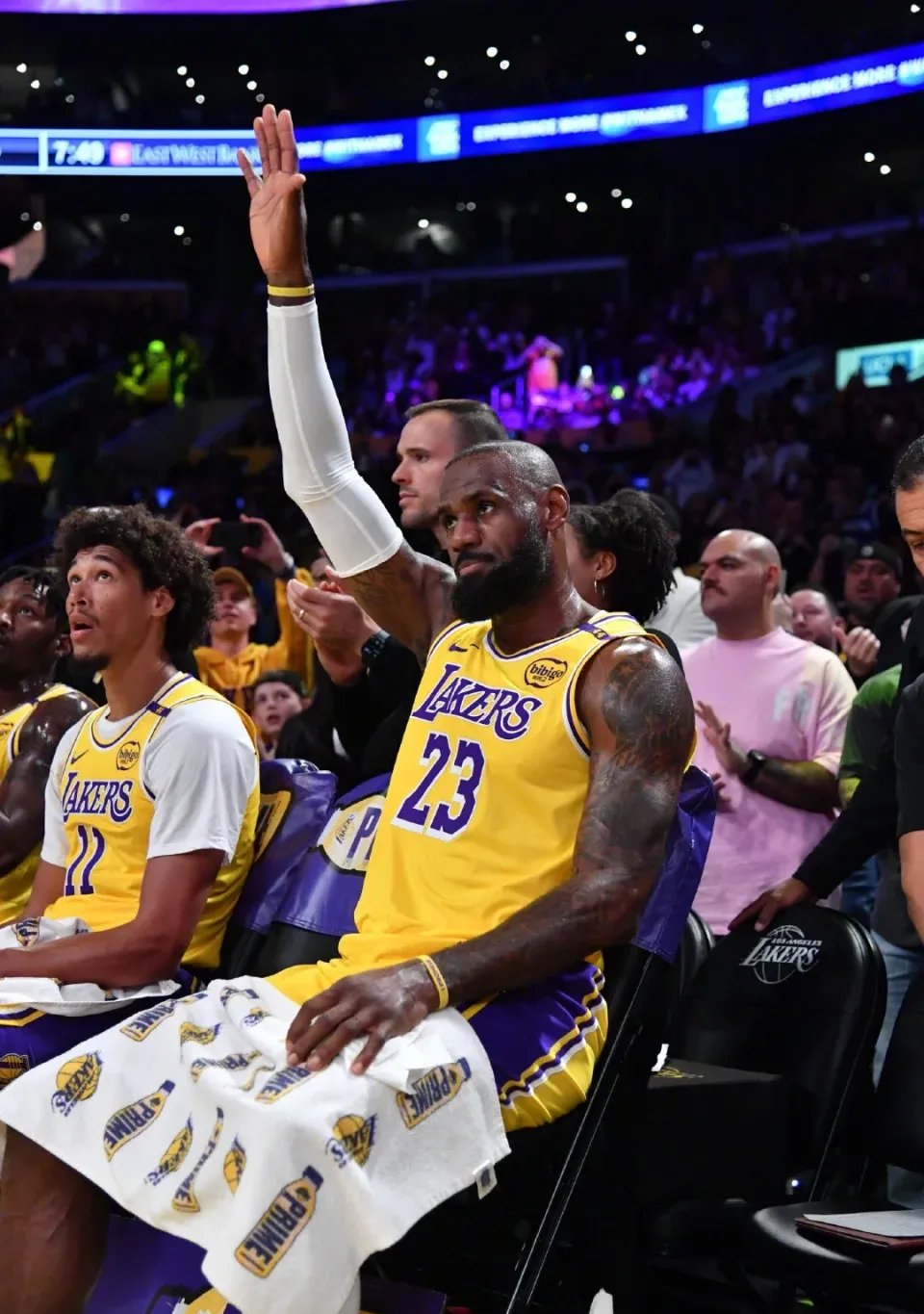 步行者碾压湖人,杜兰特带队取胜 步行者碾压湖人,杜兰特带队取胜