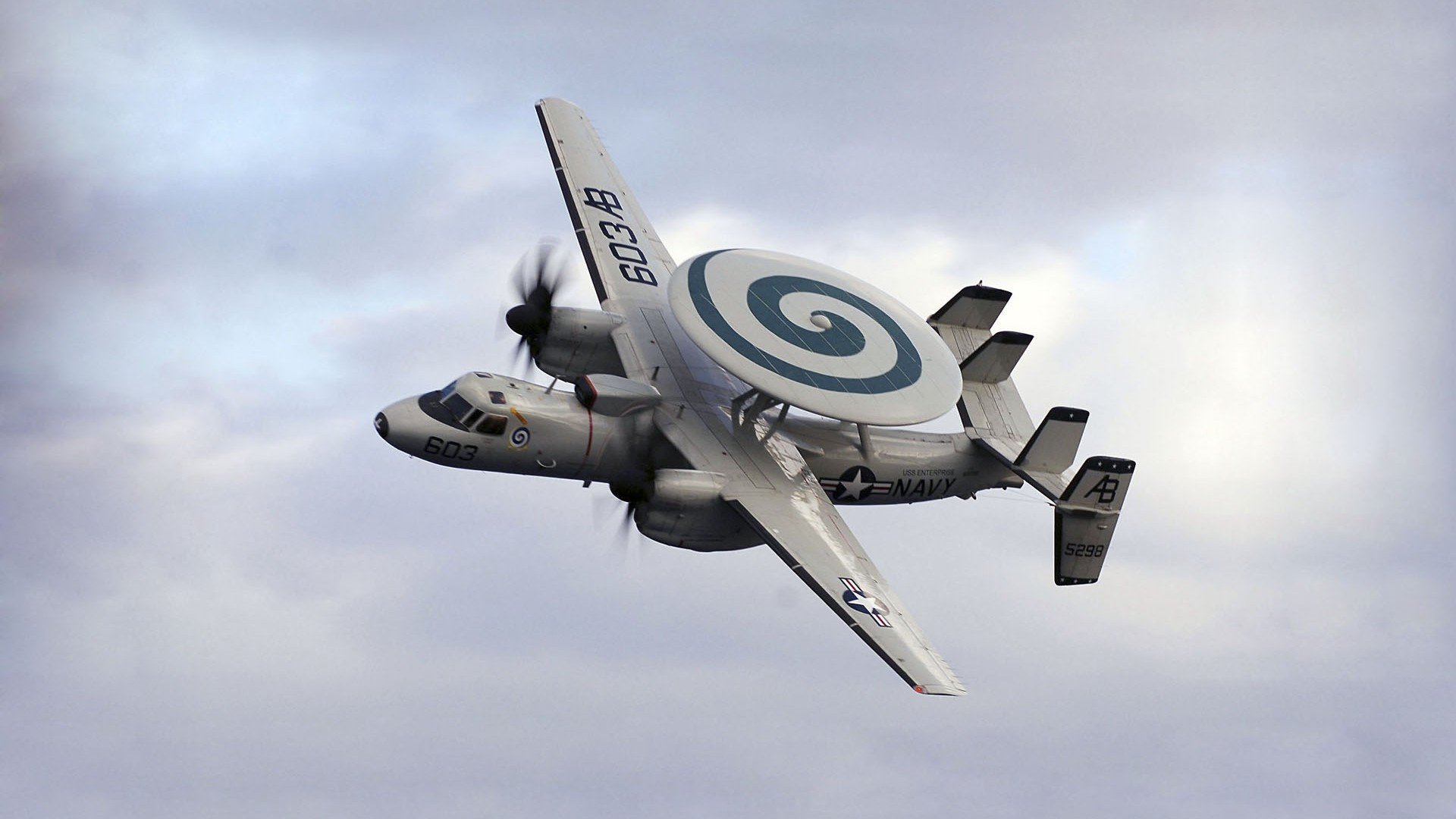 彩虹两端，莱万的转换艺术与智利撕裂巴西的战术启示