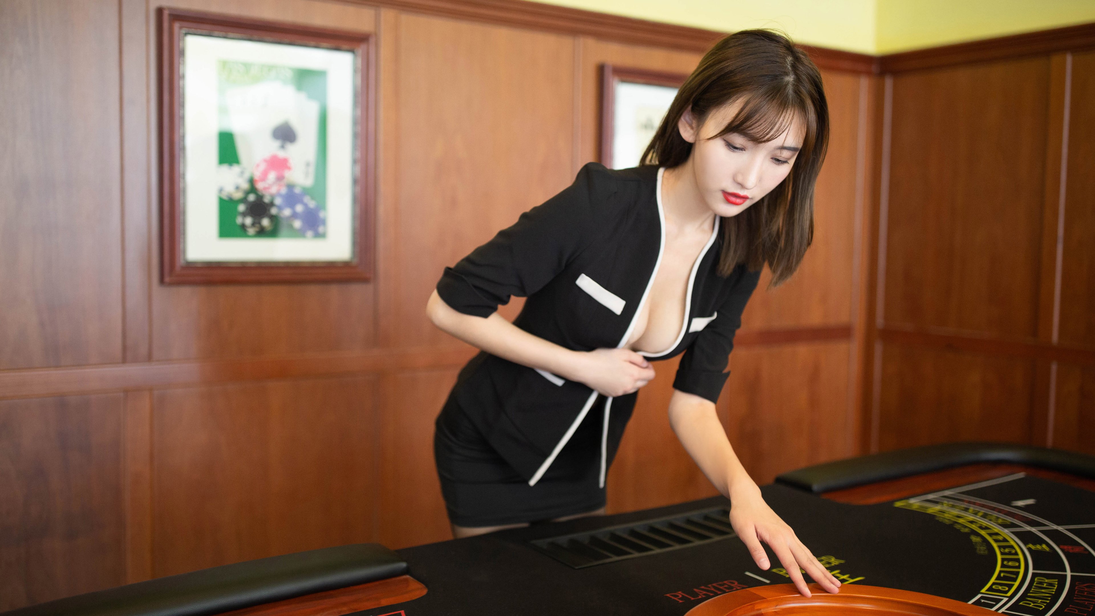 爱游戏APP-双线焦点，意甲鏖战与郁金香风暴