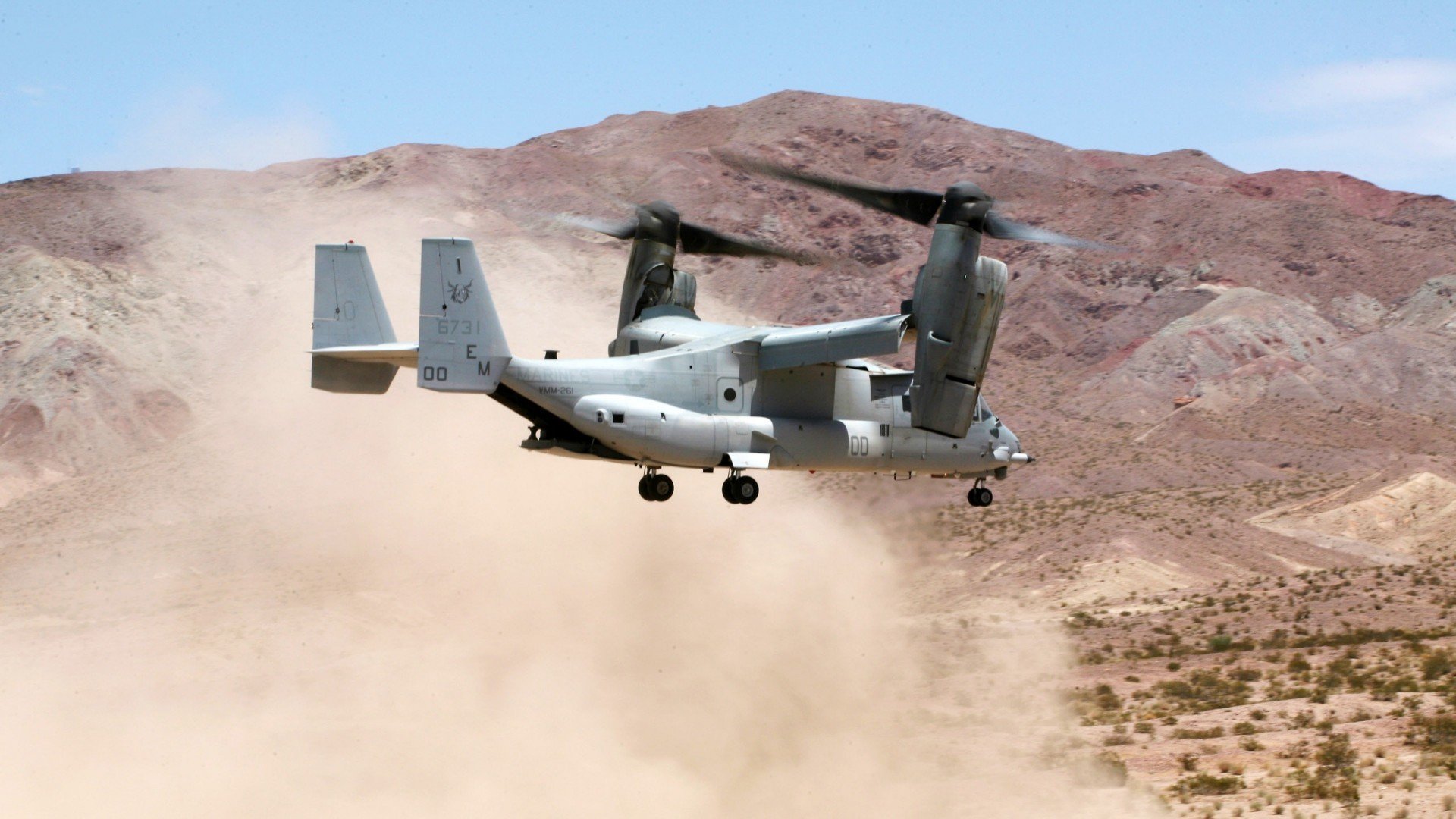 十字路口，当F1揭幕战的车灯光照亮球场时，格林完成了救赎