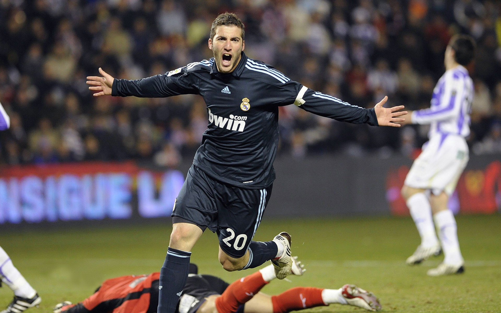 英德大战再写新篇！铁血防线定乾坤，阿拉巴全场最佳无争议